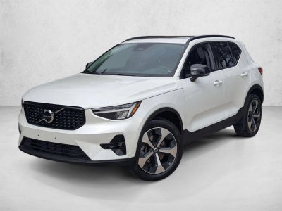 2023 Volvo XC40 B5 AWD Plus Dark Theme
