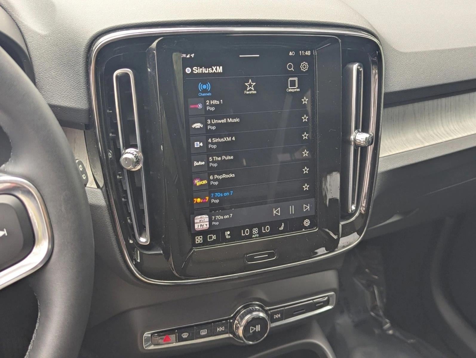 2023 Volvo XC40 B5 AWD Plus Dark Theme