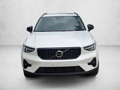 2023 Volvo XC40 B5 AWD Plus Dark Theme