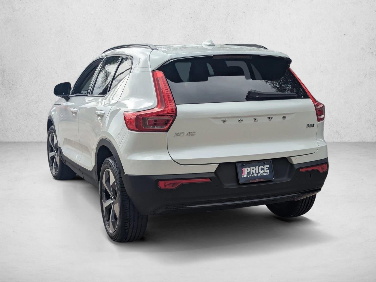2023 Volvo XC40 B5 AWD Plus Dark Theme