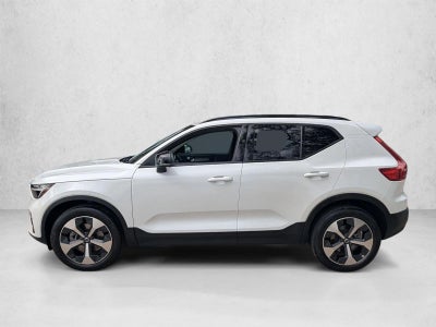 2023 Volvo XC40 B5 AWD Plus Dark Theme