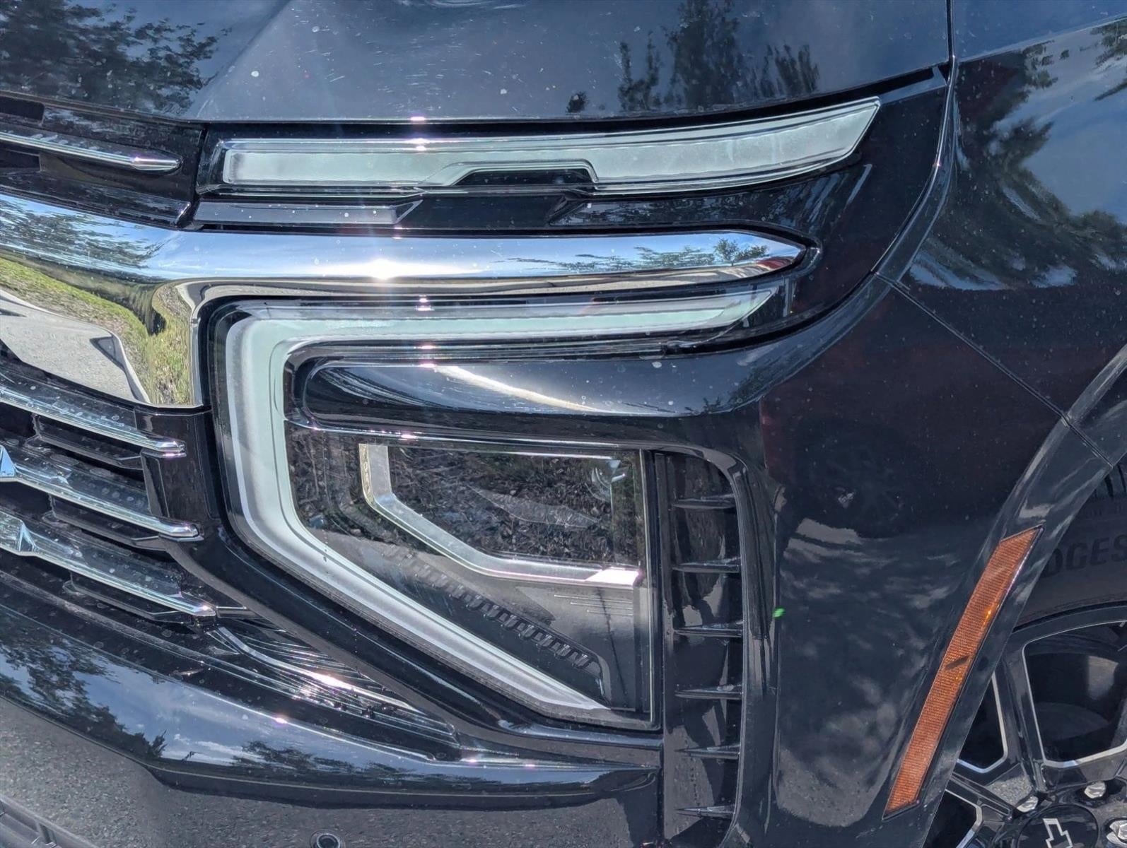 2025 Chevrolet Suburban 4WD LT