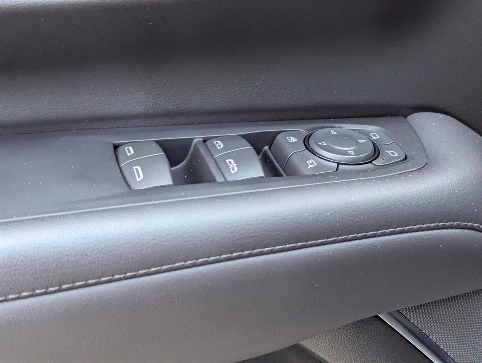 2025 Chevrolet Suburban 4WD LT