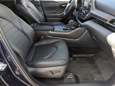 2022 Toyota Highlander XLE FWD (Natl)