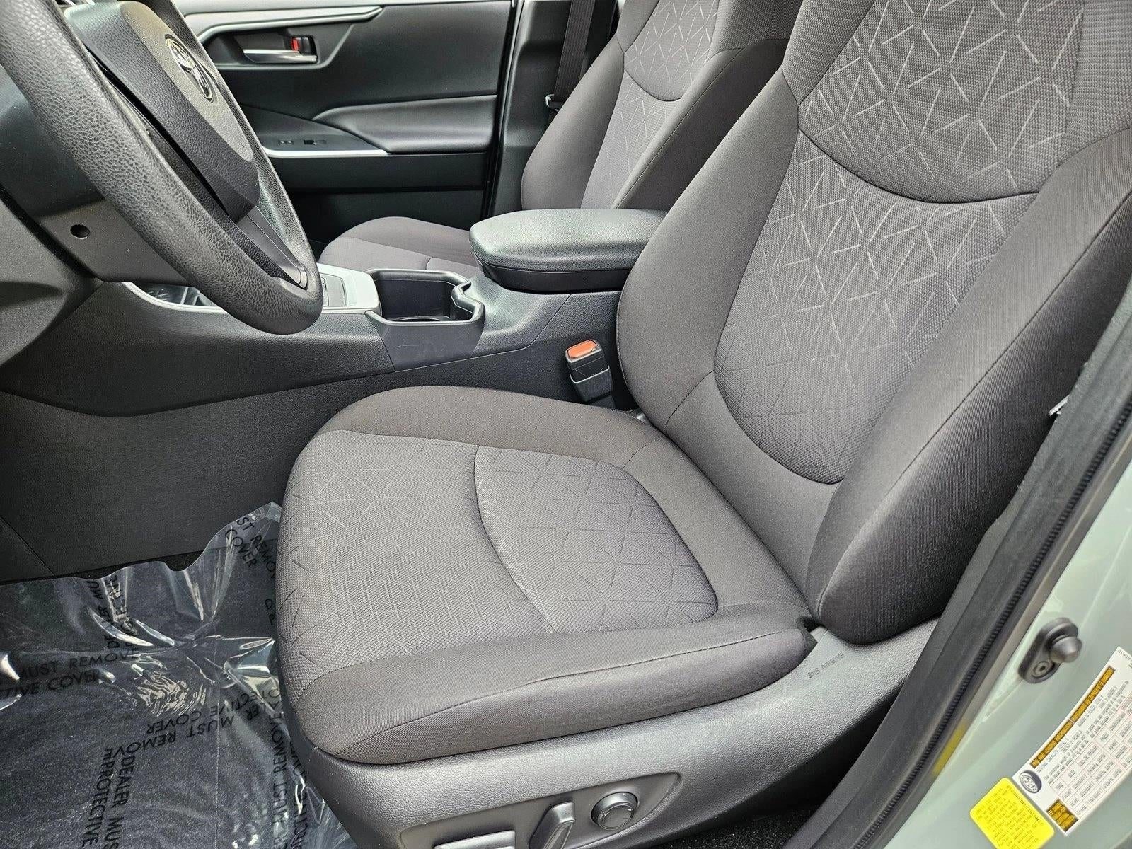 2022 Toyota RAV4 XLE FWD (GS)