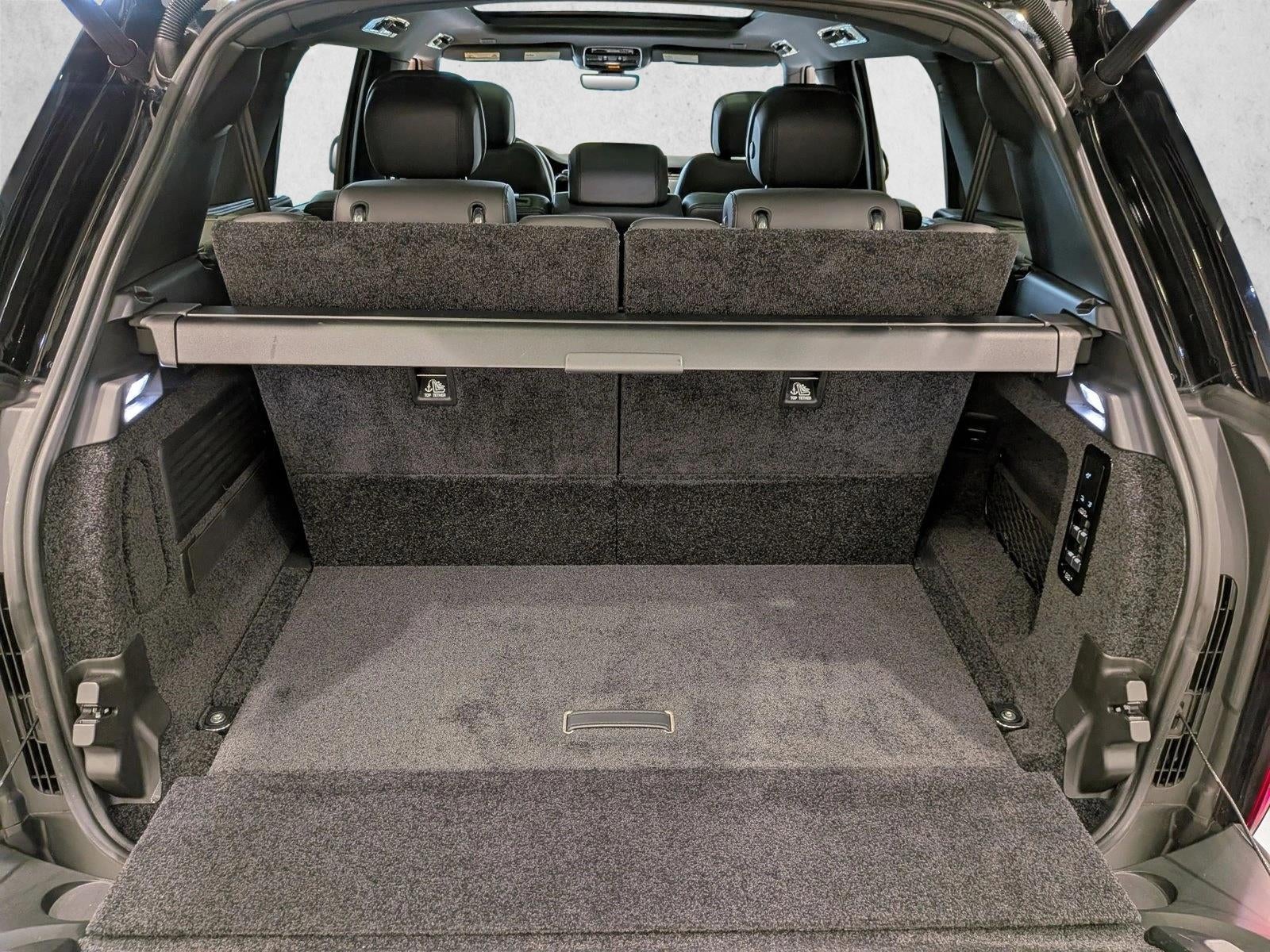 2023 Land Rover Range Rover P400 SE LWB 7 Seat