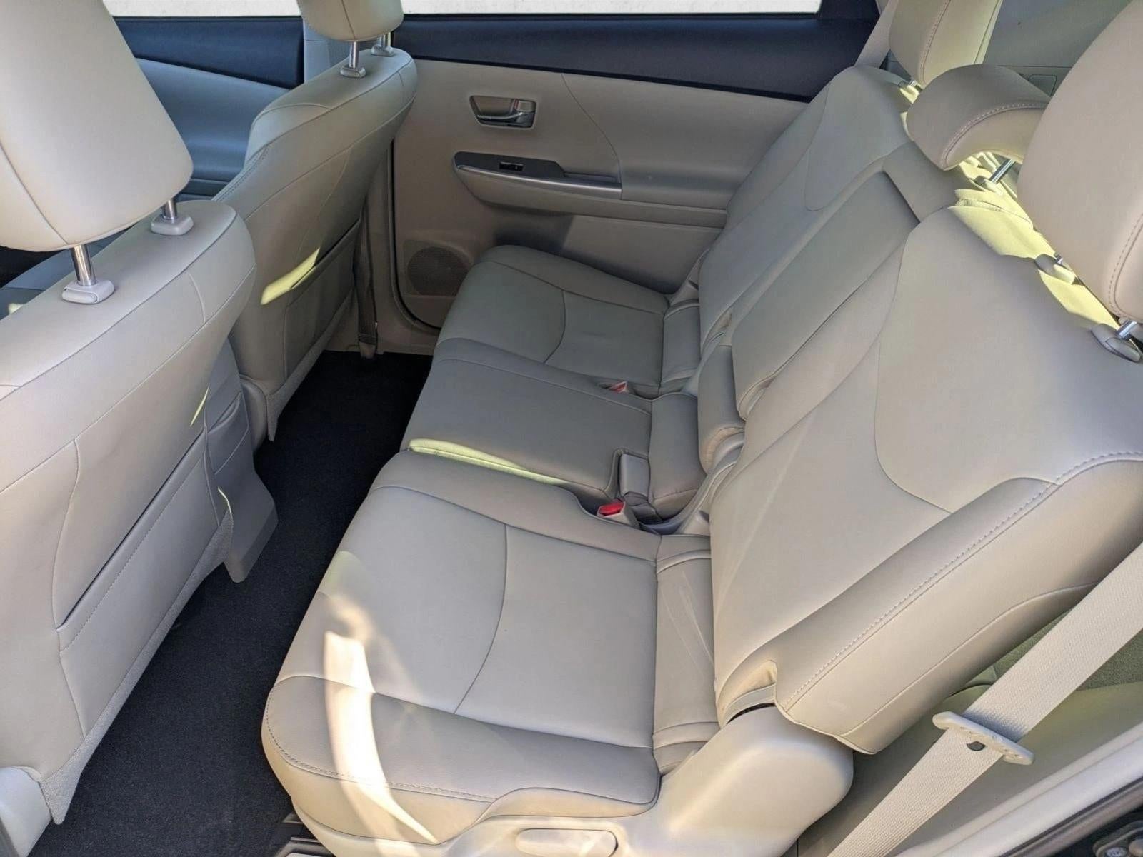 2017 Toyota Prius v Four (Natl)