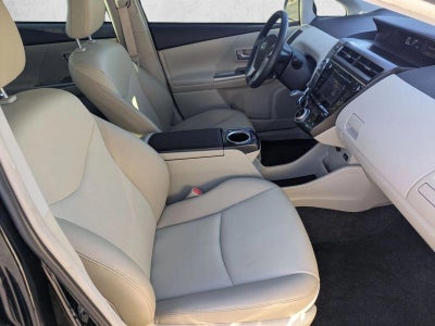 2017 Toyota Prius v Four (Natl)