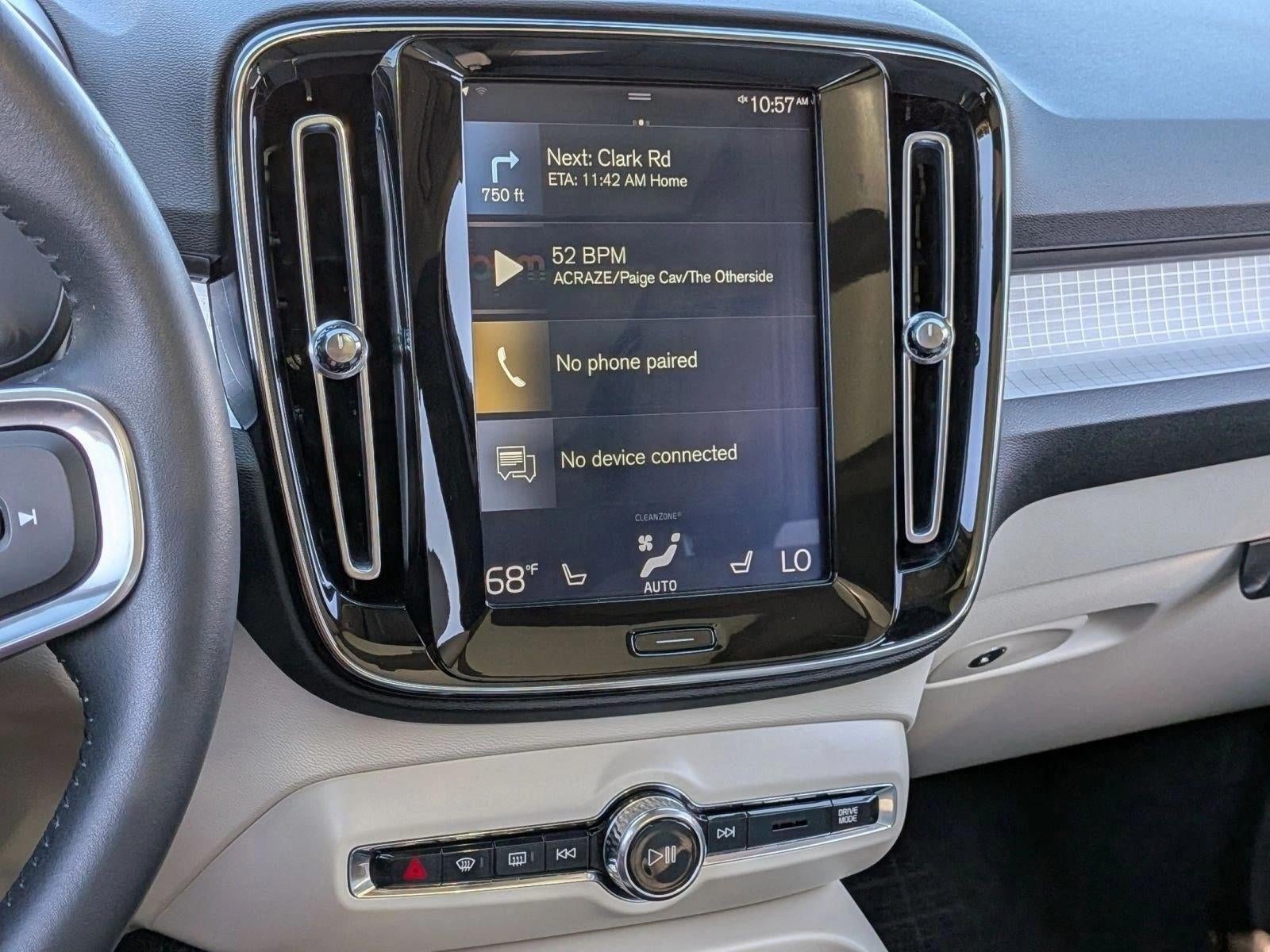 2019 Volvo XC40 T5 AWD Momentum