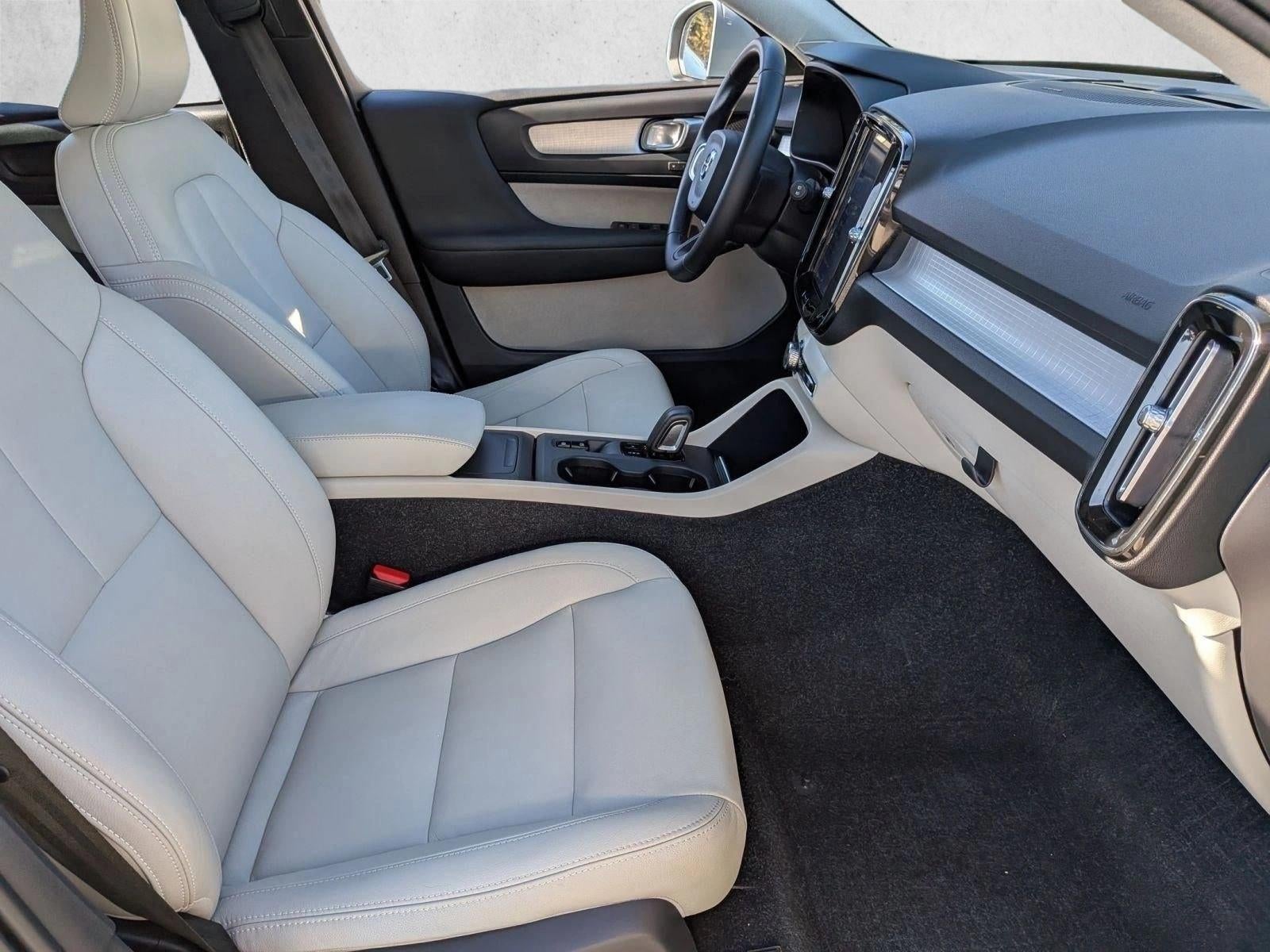 2019 Volvo XC40 T5 AWD Momentum