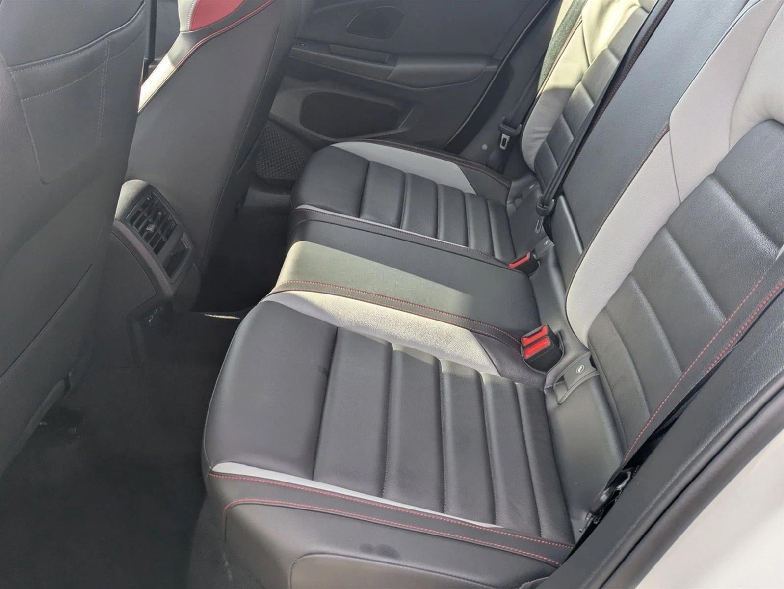 2025 Volkswagen Golf GTI 2.0T SE DSG