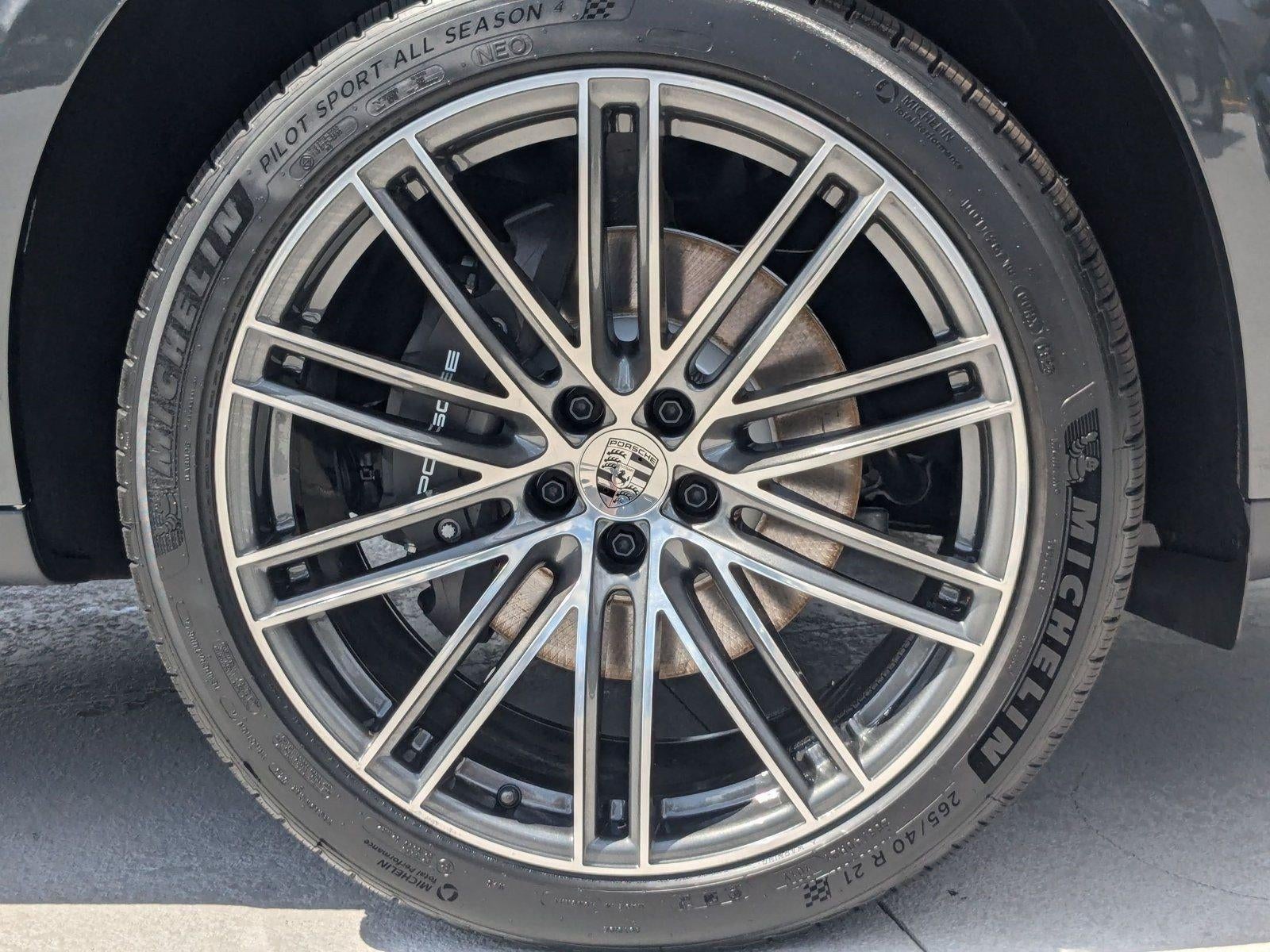 2025 Porsche Macan T AWD