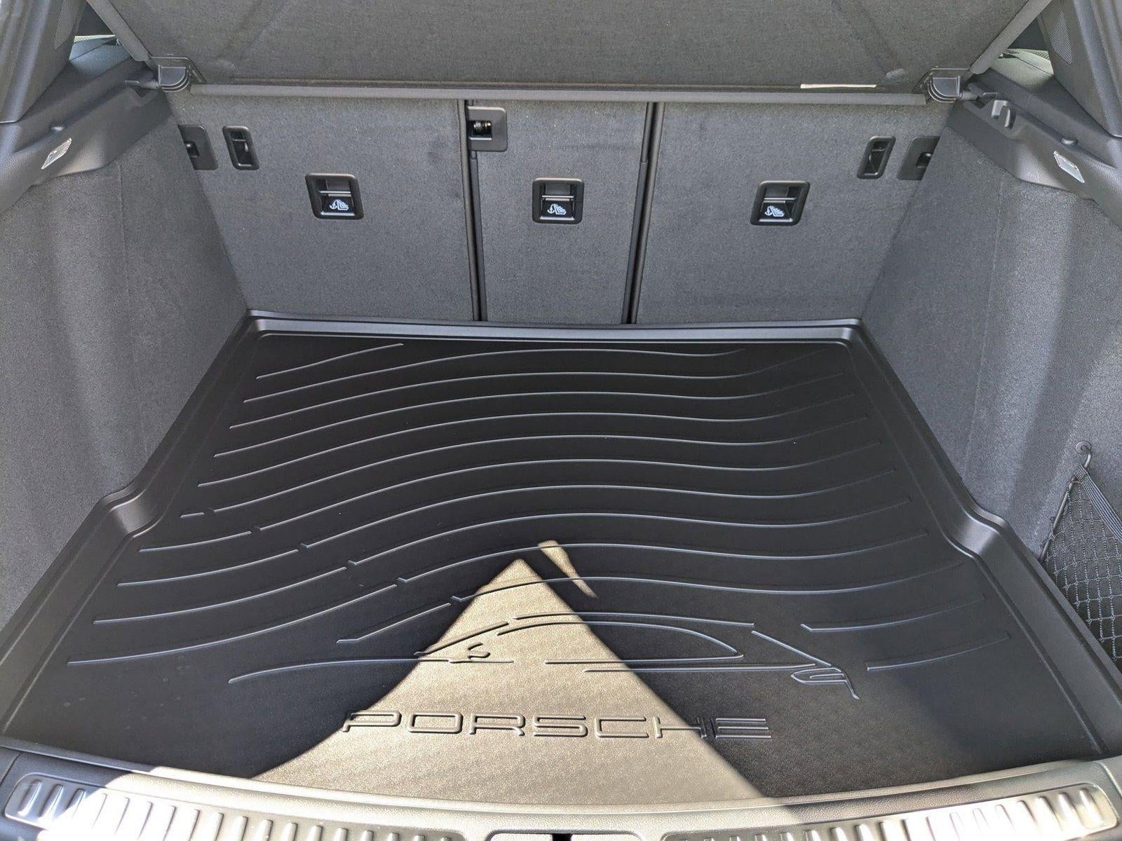 2025 Porsche Macan AWD