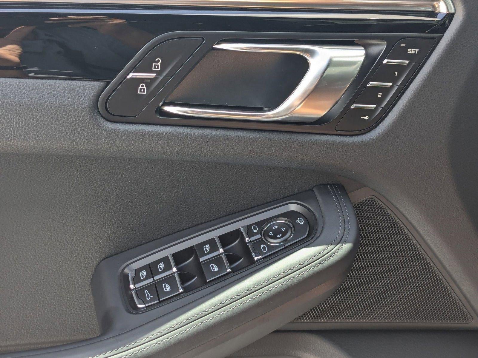 2025 Porsche Macan AWD