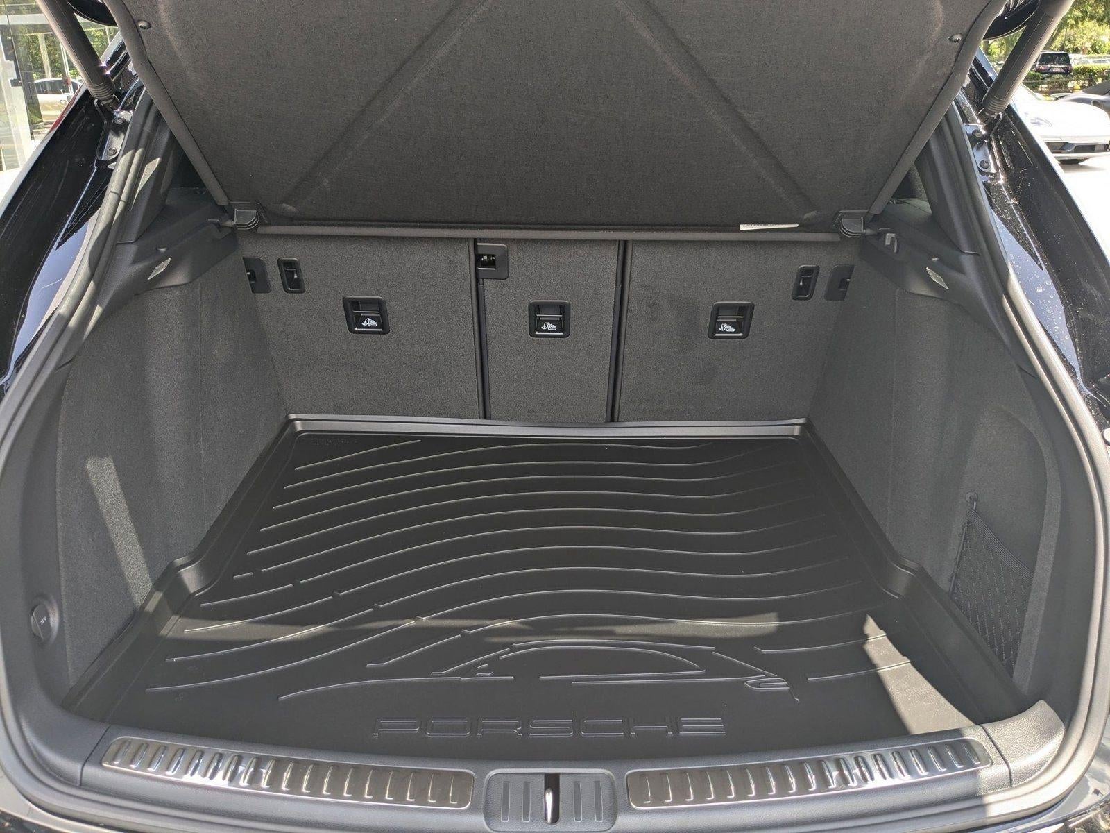 2025 Porsche Macan AWD