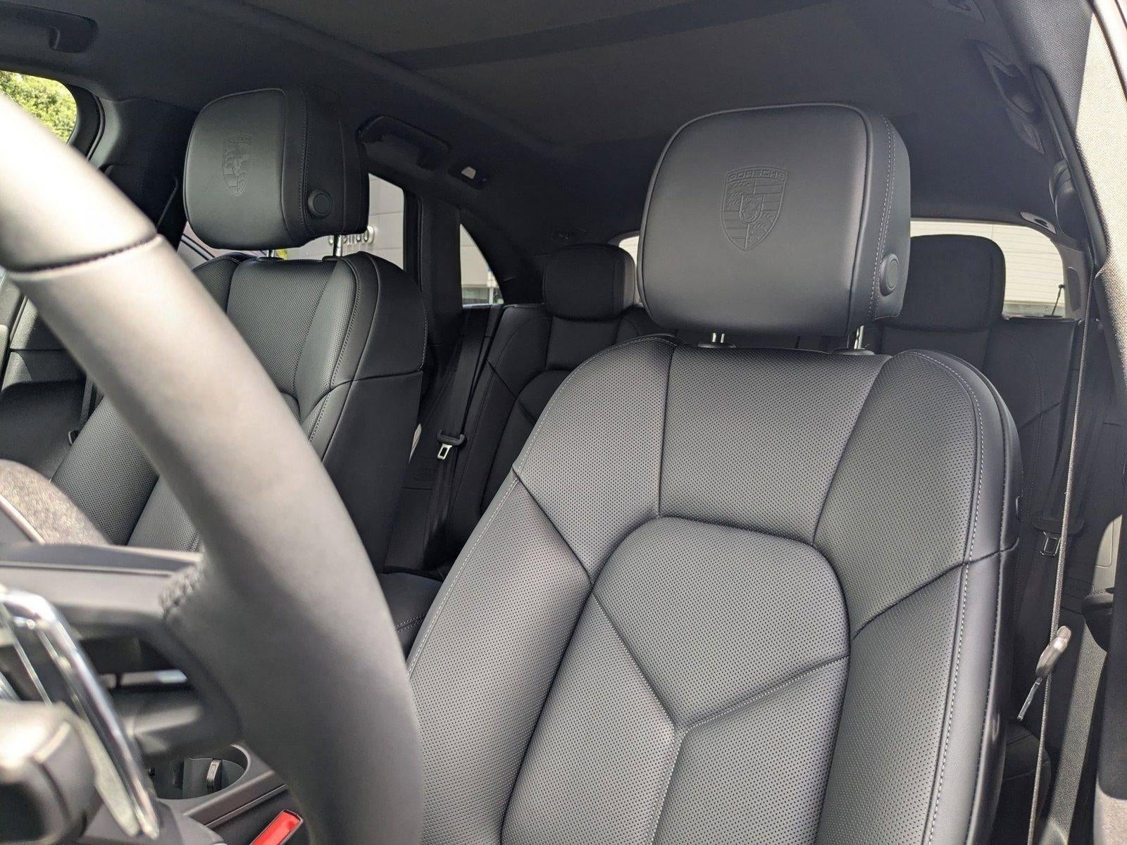 2025 Porsche Macan AWD