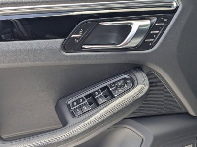 2025 Porsche Macan AWD