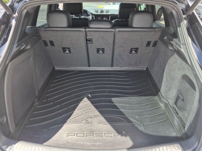 2023 Porsche Macan AWD